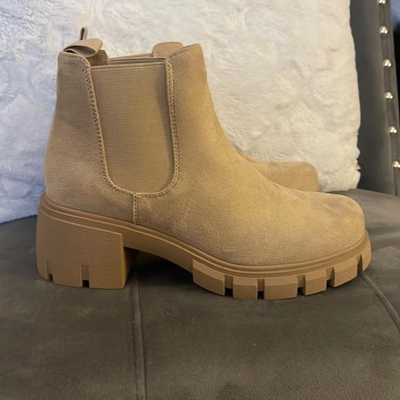 Chunky Beige Boots - Picture 1 of 2